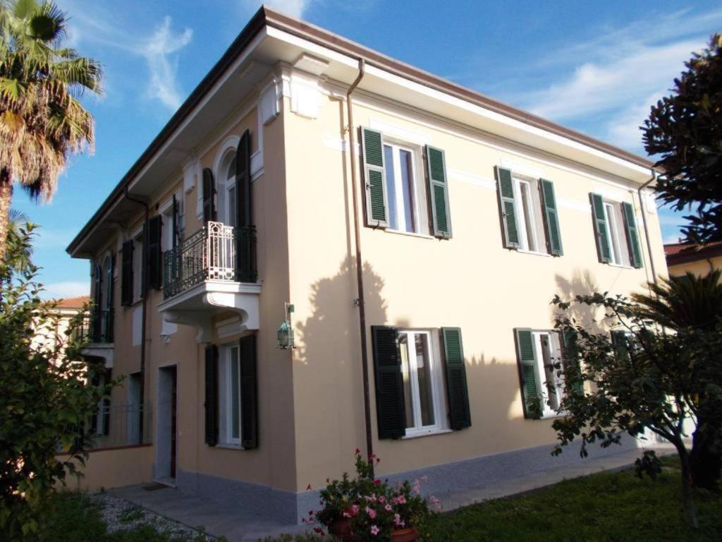 B&B Rossana การ์รารา ภายนอก รูปภาพ